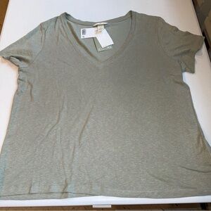 hm tops womens xl T Shirt V Neck Green NWT Extra Large
